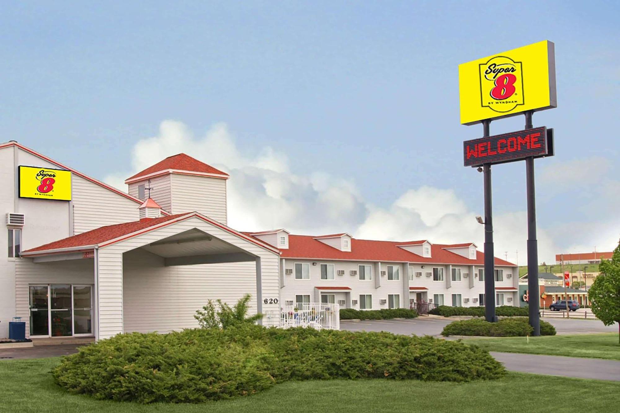 Super 8 By Wyndham Rapid City Exteriör bild